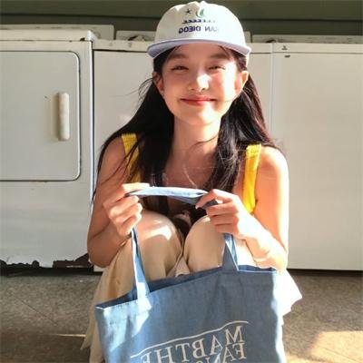 余小姐每天只想朝九晚五